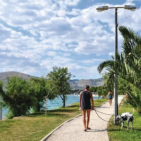 Stunning In Okrug Gornji With Wifi * トロギール