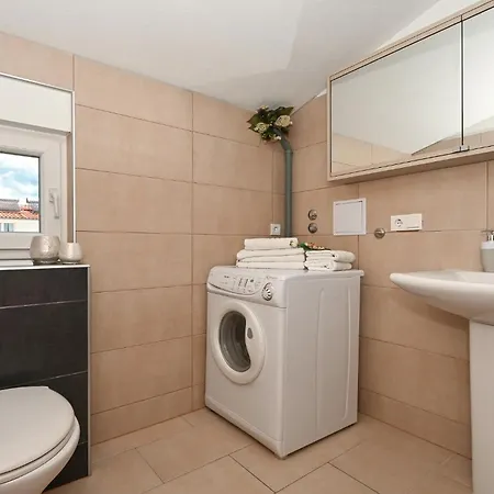 Apartment Stunning In Okrug Gornji With Wifi